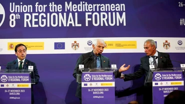 Các nhà lãnh đạo Liên minh Ðịa Trung Hải họp báo ở Barcelona. (Ảnh REUTERS)