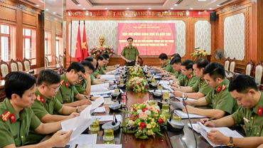 Thiếu tướng PGS, TS Trịnh Ngọc Quyên, Giám đốc Học viện An ninh nhân dân chủ trì họp Hội đồng Khoa học và Ðào tạo thông qua các Ðề án mở mã ngành đào tạo mới trình độ tiến sĩ.