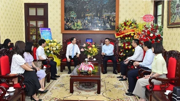 Các cơ quan, đơn vị thăm và chúc mừng Báo Nhân Dân nhân dịp 21/6
