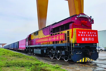 Một chuyến tàu liên vận giữa hai nước Việt Nam và Trung Quốc. (Ảnh: Sina.com.cn)