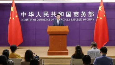 Ông Hà Á Đông, Phó Chánh Văn phòng kiêm Người phát ngôn báo chí Bộ Thương mại Trung Quốc. (Ảnh: haiwainet.cn)