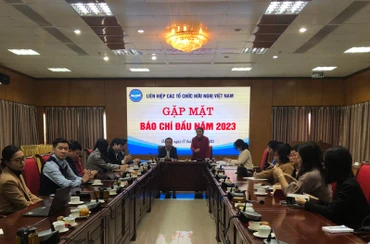 Đông đảo đại diện các cơ quan thông tấn, báo chí tham dự cuộc gặp.