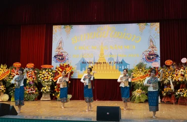 Tiết mục văn nghệ chào mừng buổi lễ.