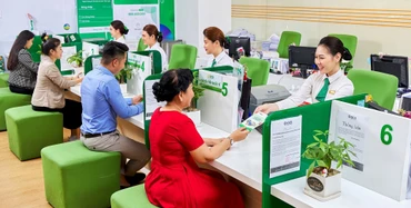 Các ngân hàng thương mại chủ động phát triển hàng loạt sản phẩm mới đi kèm dịch vụ hóa hỗ trợ nhằm nâng cao tính cạnh tranh. 