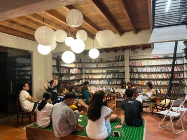 Một buổi đọc sách chung tại Kafka. Nguồn: Kafka Bookstore