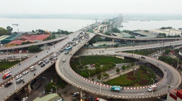 Dự án xây dựng cầu Vĩnh Tuy giai đoạn 2 được đẩy nhanh tiến độ, dự kiến hoàn thành trong tháng 9/2023.