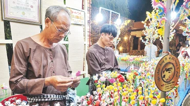 Lễ hội Tết Việt thu hút nhiều du khách mỗi dịp xuân về.