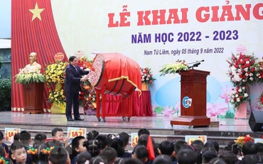 Thủ tướng dự Lễ khai giảng năm học mới Trường Tiểu học Đoàn Thị Điểm
