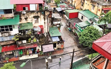 Một khu tập thể cũ trên địa bàn quận Hai Bà Trưng (Hà Nội).