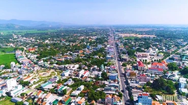 Diện mạo đô thị thị xã Đức Phổ ngày càng khang trang, hiện đại.