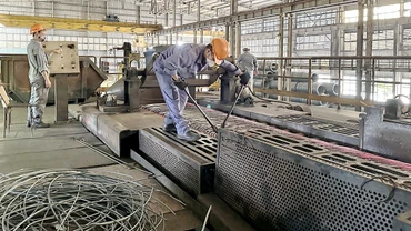 Sản xuất thép cuộn tại Công ty cổ phần Gang thép Thái Nguyên.