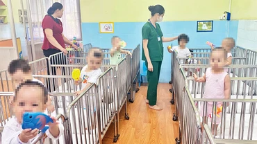 Các trẻ từ 1 tuổi trở lên của Mái ấm Hoa Hồng được đưa về chăm sóc, nuôi dưỡng tại Làng Thiếu niên Thủ Ðức (thành phố Thủ Ðức, Thành phố Hồ Chí Minh).