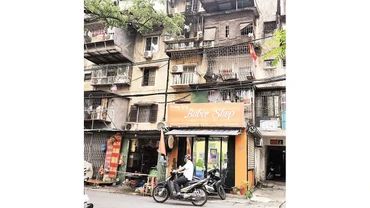 Nhiều chung cư cũ trên địa bàn thành phố đã xuống cấp, cần cải tạo xây dựng lại.