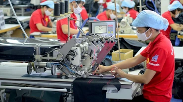 Sản xuất hàng dệt may xuất khẩu tại Tổng công ty May 10.