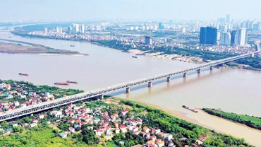 Hà Nội cần khai thác lợi thế từ sông Hồng. (Ảnh Hải Linh)