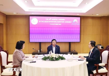  Ba Chủ tịch Quốc hội Việt Nam-Lào-Campuchia ăn sáng làm việc