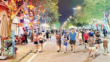 Không gian phố đi bộ, chợ đêm Bạch Ðằng, thành phố Hải Dương, tỉnh Hải Dương.