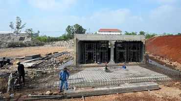 Các đơn vị thi công dự án thành phần 3 dự án đầu tư xây dựng đường cao tốc Biên Hòa - Vũng Tàu. (Ảnh DUY LINH)