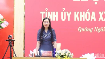 Đồng chí Bùi Thị Quỳnh Vân, Ủy viên Trung ương Đảng, Bí thư Tỉnh ủy, Chủ tịch Hội đồng nhân dân tỉnh Quảng Ngãi phát biểu chỉ đạo tại hội nghị.