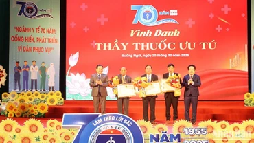 Trao tặng danh hiệu "Thầy thuốc Ưu tú" cho 3 bác sĩ, dược sĩ thuộc ngành Y tế tỉnh Quảng Ngãi.