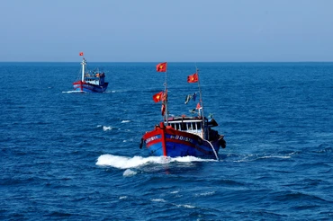 Ngư dân miền trung vươn khơi đánh bắt hải sản. Ảnh: Đăng Khoa