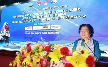 Đồng chí Trương Mỹ Hoa phát biểu tại Lễ trao học bổng. (Ảnh: CTV HQ) 