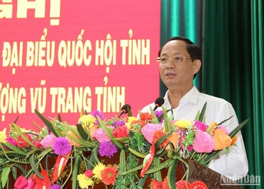 Phó Chủ tịch Quốc hội Trần Quang Phương phát biểu tại buổi tiếp xúc cử tri chuyên đề với Hội Cựu chiến binh và lực lượng vũ trang tỉnh Quảng Ngãi. 