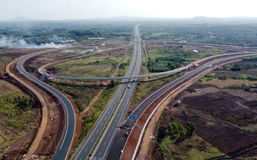 Một nút giao quy mô lớn trên cao tốc bắc-nam đoạn Phan Thiết-Dầu Giây.