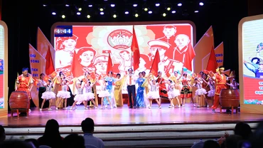 Tiết mục dự thi của ông Quách Ngọc Phong - Giải đặc biệt vòng chung khảo Hội thi Trưởng ban Công tác mặt trận thành phố Hà Nội. (Ảnh MẠNH KHÁNH)