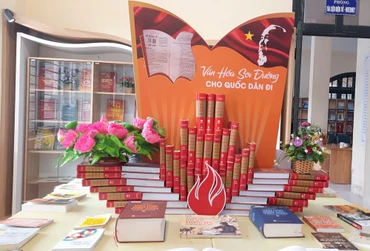 Gian trưng bày tư liệu “ Đề cương văn hóa Việt Nam”.