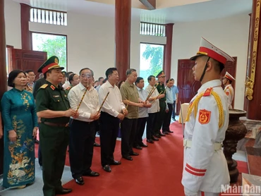 Chủ tịch nước Tô Lâm và Đoàn công tác dâng hương tại Đền thờ Đại tướng Võ Nguyên Giáp.