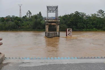 [Ảnh] Hiện trường vụ sập cầu Phong Châu, Phú Thọ