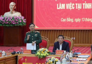 Đại tướng Phan Văn Giang phát biểu ý kiến tại buổi làm việc với lãnh đạo tỉnh Cao Bằng.