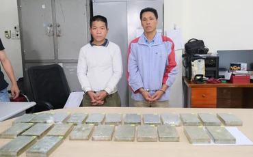 Đối tượng và tang vật trong chuyên án. (Ảnh: Công an Cao Bằng cung cấp)