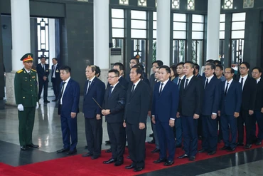 Đoàn cán bộ, phóng viên Báo Nhân Dân viếng Tổng Bí thư Nguyễn Phú Trọng 