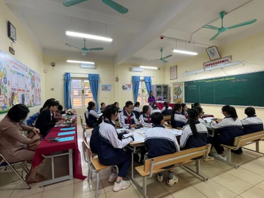 Một tiết học thử nghiệm sách giáo khoa mới cấp Trung học cơ sở ở huyện Ba Vì (Hà Nội).