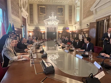 Bộ trưởng Tô Lâm hội đàm với Bộ trưởng Nội vụ Italia. Ảnh: bocongan.gov.vn