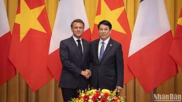 Chủ tịch nước Lương Cường và Tổng thống Pháp Emmanuel Macron tại hội đàm. (Ảnh THỦY NGUYÊN)