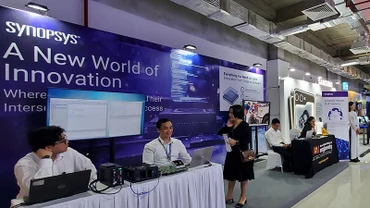 Tháng 10/2023, Trung tâm Đổi mới sáng tạo quốc gia Việt Nam và Synopsys (Mỹ) ký thỏa thuận hợp tác phát triển nguồn nhân lực tài năng thiết kế vi mạch. Trong ảnh: Synopsys tham gia Triển lãm quốc tế Đổi mới sáng tạo Việt Nam 2023.
