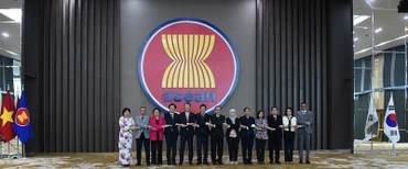 Các đại biểu Cuộc họp lần thứ 11 Ủy ban Hợp tác chung ASEAN-Hàn Quốc chụp ảnh lưu niệm (Ảnh: asean.org)