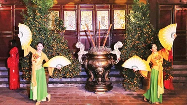 Tour đêm Đền Ngọc Sơn mở cửa đón du khách