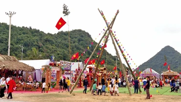 Ngày hội văn hóa các dân tộc được tổ chức thường niên vào mùa xuân tại huyện Nho Quan, tỉnh Ninh Bình.