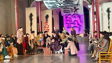Vở cải lương “Cành khế ngọt” của Nhà hát Cải lương Việt Nam gây bất ngờ cho người xem với nhiều thử nghiệm độc đáo.