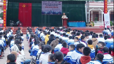 Tuyên truyền giáo dục pháp luật cho học sinh tại Trường tiểu học và trung học cơ sở Tường Phù, huyện Phù Yên (tỉnh Sơn La).