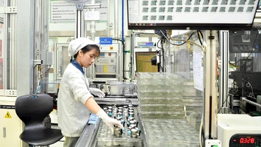 Dây chuyền sản xuất các sản phẩm cảm biến thông minh, thân thiện với môi trường của Công ty TNHH Hyundai Kefico Việt Nam, vốn đầu tư Hàn Quốc tại Khu công nghiệp Đại An II, tỉnh Hải Dương. (Ảnh ĐĂNG ANH)