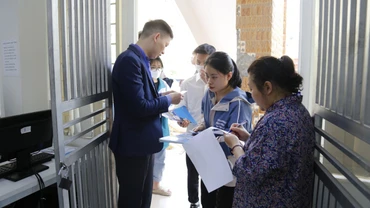 Thí sinh làm thủ tục dự thi Đánh giá năng lực năm 2023.