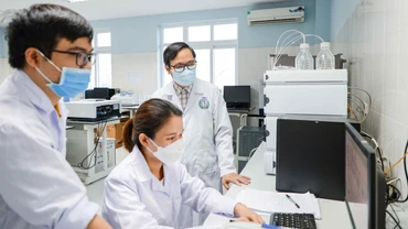 Hoạt động thực hành, nghiên cứu của giảng viên, sinh viên Đại học Quốc gia Hà Nội.
