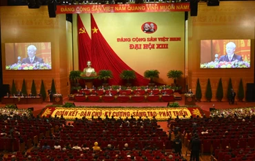 Để báo cáo chính trị là văn kiện trung tâm của Đại hội