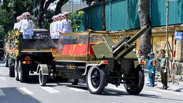 Đưa tiễn Linh cữu Tổng Bí thư Nguyễn Phú Trọng về nơi an nghỉ cuối cùng. (Ảnh: THỦY NGUYÊN)