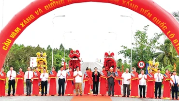 Lễ khánh thành cầu Vàm Xáng bắc qua sông Cần Thơ trên địa bàn huyện Phong Điền, công trình góp phần thúc đẩy phát triển kinh tế- xã hội của địa phương.